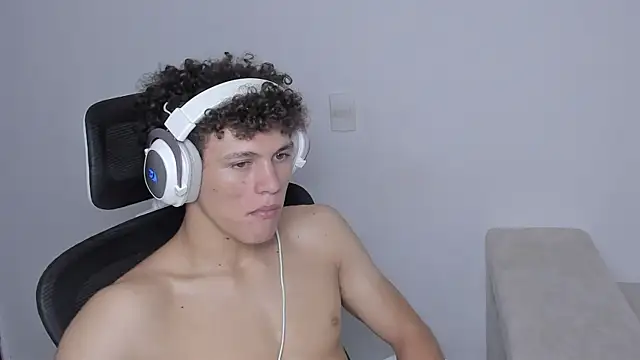 Snapshot of laurent_nova chatting on September 18, 2025, 6:44 pm laurent nova online show from September 18, 2025, 6:44 pm