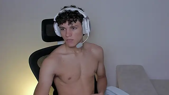 Snapshot of laurent_nova chatting on September 10, 2025, 7:35 pm laurent nova online show from September 10, 2025, 7:35 pm