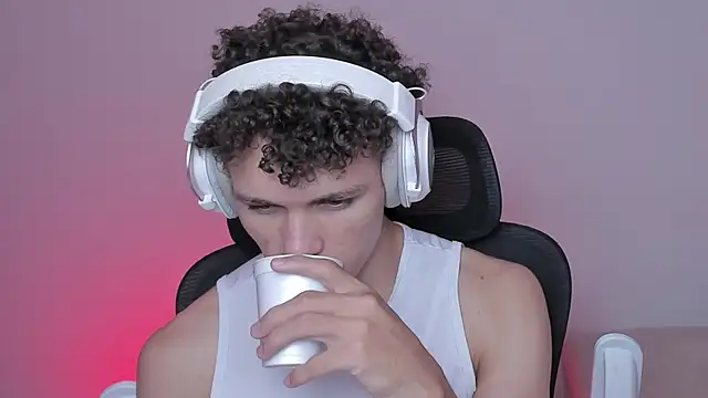 Snapshot of laurent_nova chatting on October 21, 2025, 5:01 pm laurent nova online show from October 21, 2025, 5:01 pm