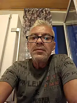 Snapshot of Picolo4111 chatting on September 12, 2025, 5:45 pm Picolo4111 online show from September 12, 2025, 5:45 pm