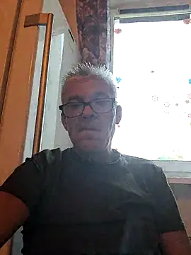 Snapshot of Picolo4111 chatting on October 2, 2025, 3:26 pm Picolo4111 online show from October 2, 2025, 3:26 pm