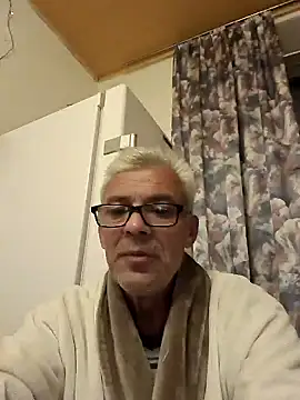 Snapshot of Picolo4111 chatting on October 4, 2025, 5:36 pm Picolo4111 online show from October 4, 2025, 5:36 pm