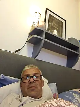 Snapshot of Picolo4111 chatting on October 15, 2025, 4:26 pm Picolo4111 online show from October 15, 2025, 4:26 pm