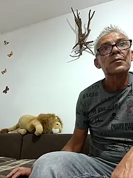 Snapshot of Picolo4111 chatting on September 20, 2025, 7:19 pm Picolo4111 online show from September 20, 2025, 7:19 pm