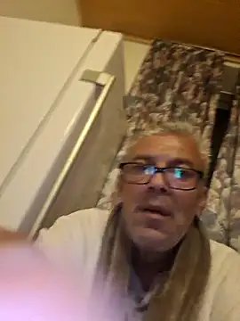 Snapshot of Picolo4111 chatting on October 11, 2025, 3:29 am Picolo4111 online show from October 11, 2025, 3:29 am