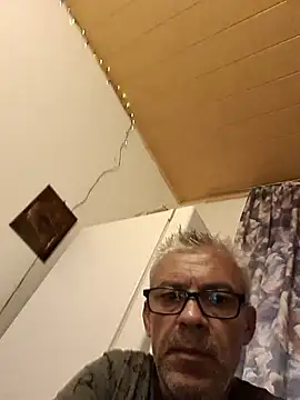 Snapshot of Picolo4111 chatting on September 26, 2025, 4:41 am Picolo4111 online show from September 26, 2025, 4:41 am