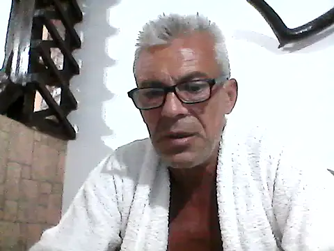 Snapshot of Picolo4111 chatting on September 22, 2025, 7:42 pm Picolo4111 online show from September 22, 2025, 7:42 pm