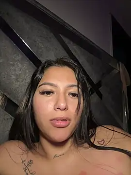 Snapshot of Dakotha_v_ chatting on May 19, 2026, 1:56 am Dakotha v online show from May 19, 2026, 1:56 am
