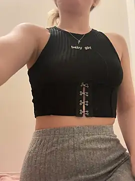 Holly-Glamour online show from March 8, 2025, 12:22 am