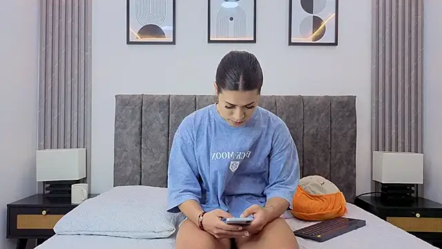 Luciana Ortiz1 online show from February 24, 2026, 1:34 pm