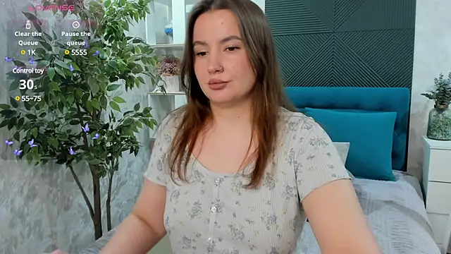 Snapshot of FeralPeach chatting on February 14, 2025, 8:21 am FeralPeach online show from February 14, 2025, 8:21 am