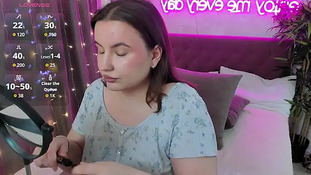 Snapshot of FeralPeach chatting on February 5, 2026, 6:42 am FeralPeach online show from February 5, 2026, 6:42 am