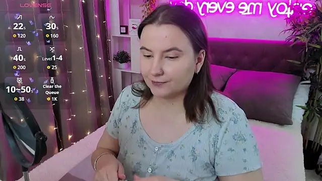 Snapshot of FeralPeach chatting on February 14, 2026, 5:07 am FeralPeach online show from February 14, 2026, 5:07 am