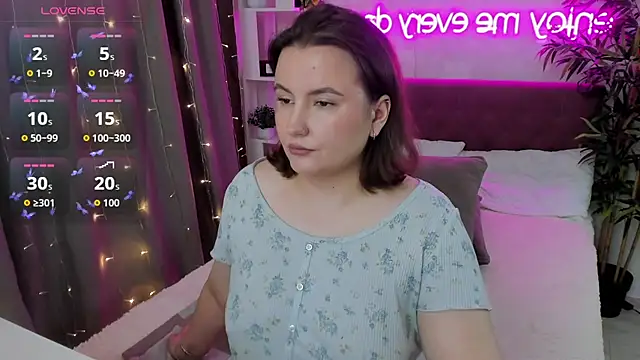 Snapshot of FeralPeach chatting on September 26, 2025, 3:46 am FeralPeach online show from September 26, 2025, 3:46 am