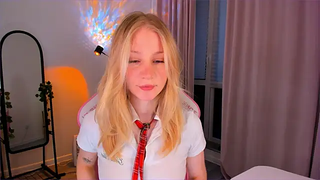 Eva Davi online show from March 28, 2026, 3:07 am