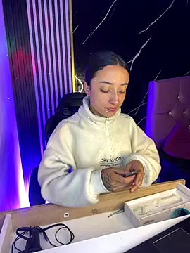 Snapshot of Ady_18 chatting on November 20, 2025, 8:09 pm Ady 18 online show from November 20, 2025, 8:09 pm