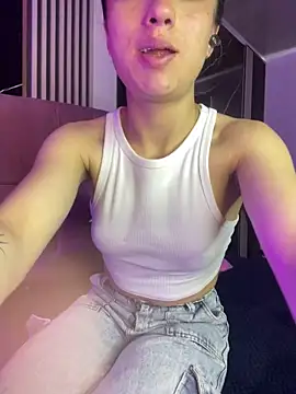 Snapshot of Ady_18 chatting on October 30, 2025, 4:59 pm Ady 18 online show from October 30, 2025, 4:59 pm