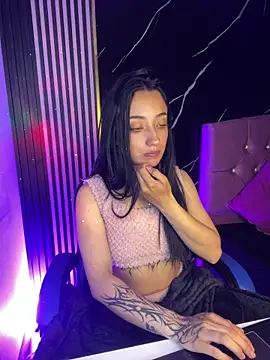 Snapshot of Ady_18 chatting on November 21, 2025, 8:19 pm Ady 18 online show from November 21, 2025, 8:19 pm