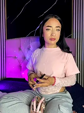 Snapshot of Ady_18 chatting on October 2, 2025, 7:28 pm Ady 18 online show from October 2, 2025, 7:28 pm