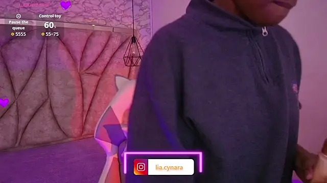 Queen perla  online show from November 25, 2025, 11:43 am