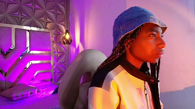 Queen perla  online show from February 14, 2026, 12:05 pm