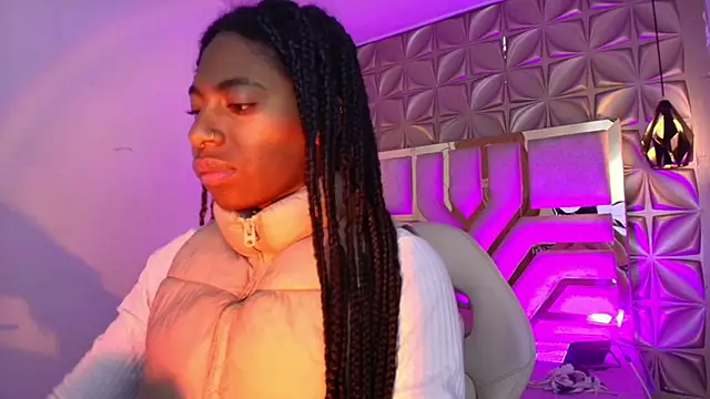 Queen perla  online show from February 19, 2026, 11:51 am