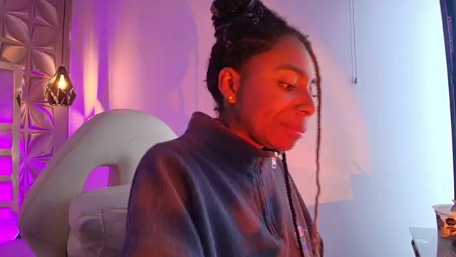 Queen perla  online show from January 31, 2026, 7:12 pm