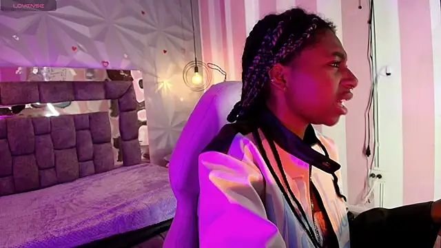 Queen perla  online show from February 8, 2026, 6:49 pm