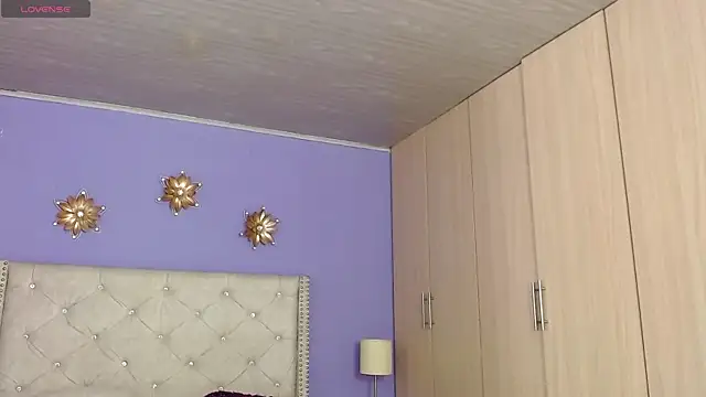 Snapshot of Kim_and_Mia chatting on October 6, 2025, 3:02 pm Kim and Mia online show from October 6, 2025, 3:02 pm