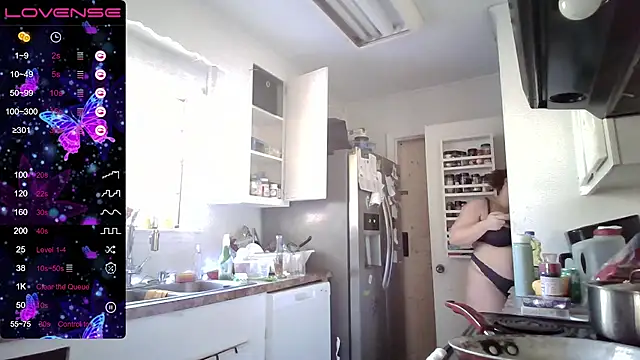 Milfshakecafe online show from September 27, 2025, 3:07 pm