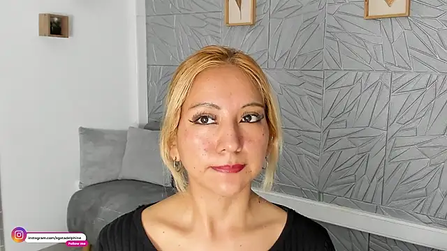 agatadelphine online show from March 13, 2026, 1:27 pm