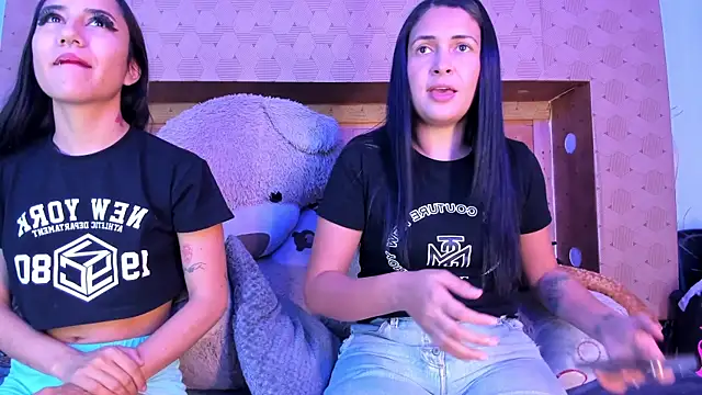 SofiAndNicol online show from November 28, 2025, 10:48 am