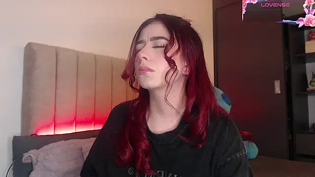 Snapshot of Your_rosalie chatting on January 8, 2026, 4:18 am Your rosalie online show from January 8, 2026, 4:18 am