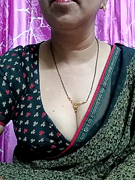 Snapshot of Rosy-B chatting on March 1, 2025, 5:27 pm Rosy-B online show from March 1, 2025, 5:27 pm