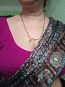 Snapshot of Rosy-B chatting on June 4, 2026, 12:04 am Rosy-B online show from June 4, 2026, 12:04 am