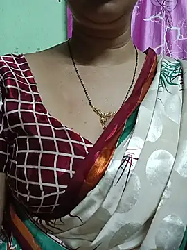 Snapshot of Rosy-B chatting on July 13, 2026, 9:36 pm Rosy-B online show from July 13, 2026, 9:36 pm