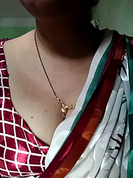 Snapshot of Rosy-B chatting on October 3, 2025, 12:47 am Rosy-B online show from October 3, 2025, 12:47 am