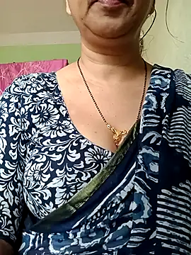 Snapshot of Rosy-B chatting on October 4, 2025, 12:56 am Rosy-B online show from October 4, 2025, 12:56 am