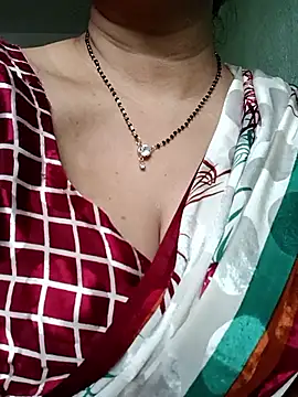 Snapshot of Rosy-B chatting on October 9, 2025, 12:33 am Rosy-B online show from October 9, 2025, 12:33 am