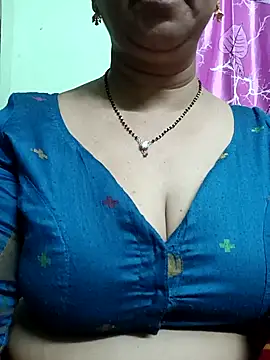 Snapshot of Rosy-B chatting on October 28, 2025, 9:36 pm Rosy-B online show from October 28, 2025, 9:36 pm