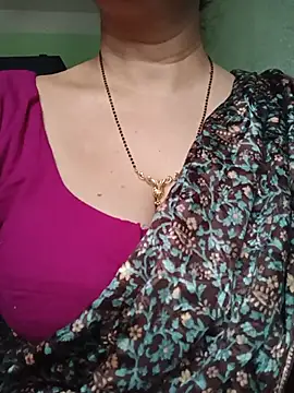 Snapshot of Rosy-B chatting on June 8, 2026, 11:49 pm Rosy-B online show from June 8, 2026, 11:49 pm