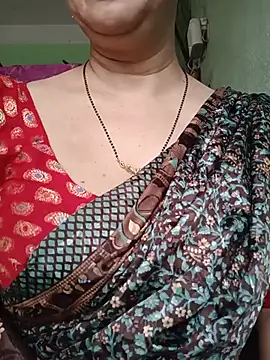 Snapshot of Rosy-B chatting on May 15, 2026, 11:14 pm Rosy-B online show from May 15, 2026, 11:14 pm