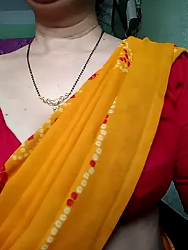 Snapshot of Rosy-B chatting on May 11, 2026, 11:57 pm Rosy-B online show from May 11, 2026, 11:57 pm