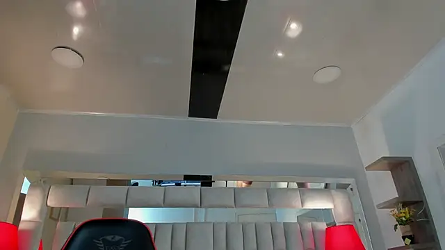 mariiahneedles online show from October 19, 2025, 2:36 am