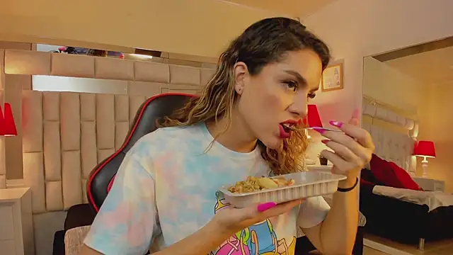 mariiahneedles online show from February 14, 2025, 9:21 pm