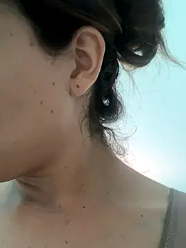 mariiahneedles online show from September 9, 2025, 4:05 pm