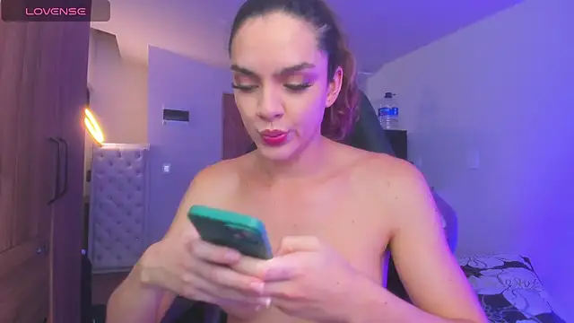 Snapshot of mariiahneedles chatting on July 14, 2026, 12:32 am mariiahneedles online show from July 14, 2026, 12:32 am