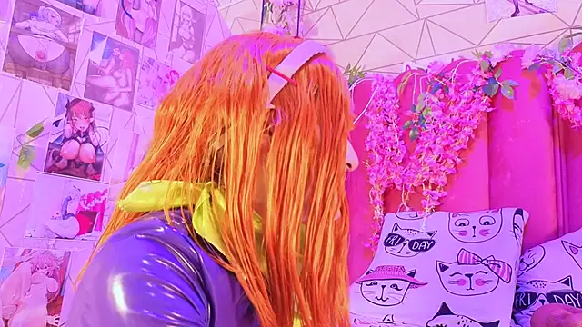 Alicebenett online show from October 18, 2025, 9:06 pm