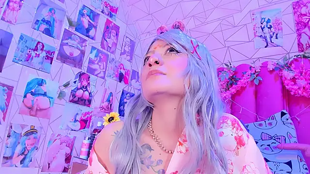 Alicebenett online show from September 18, 2025, 8:45 pm