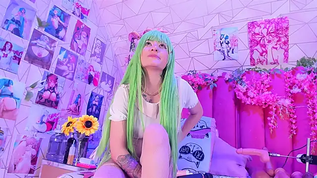 Alicebenett online show from September 29, 2025, 8:14 pm